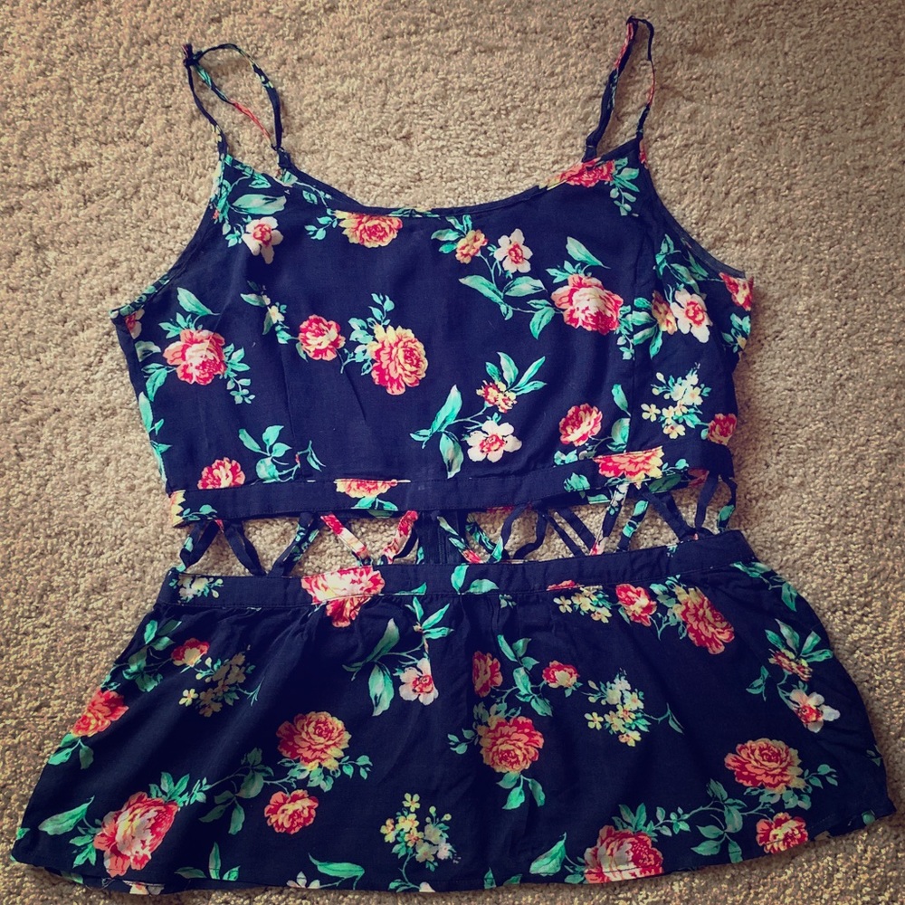 PACSUN Floral Cutout Tank top✂️